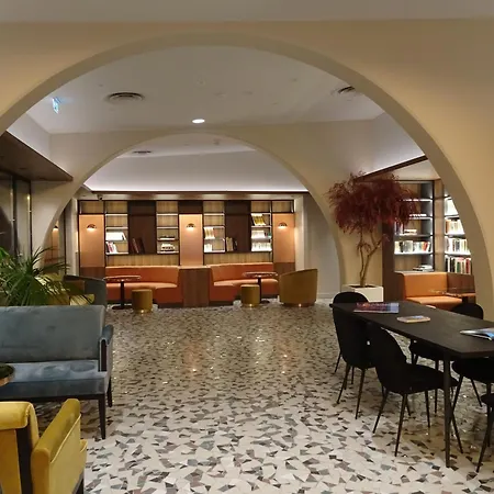 Aquabella Hotel & Spa-2